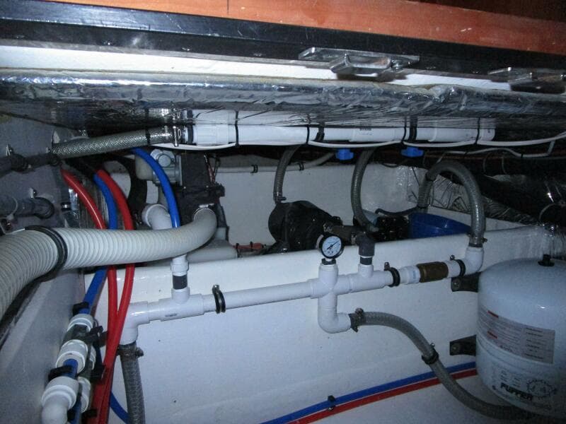 Aft Salon Bilge To Starboard