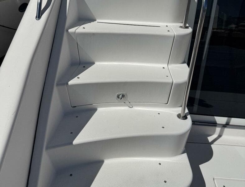 19 Molded Flybridge Stair