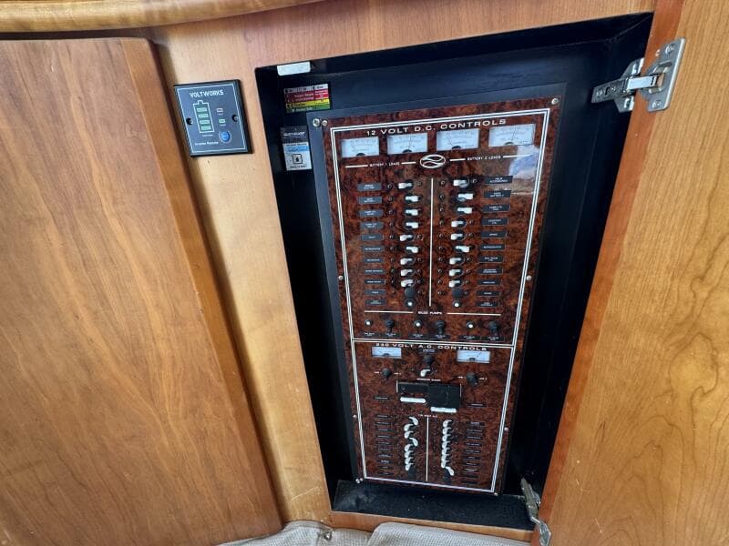 2003 Silverton 42 Convertible