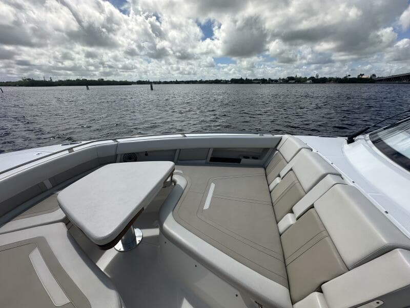 2023 Boston Whaler 380 Realm
