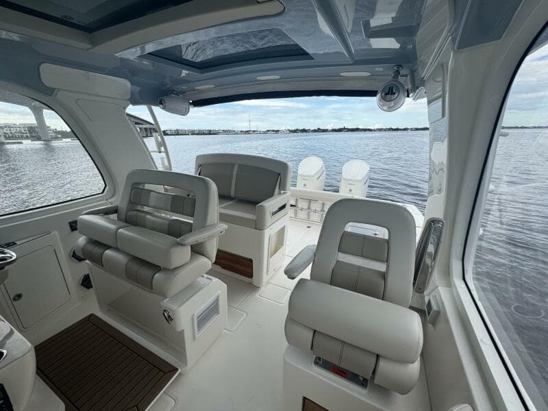 2023 Boston Whaler 380 Realm