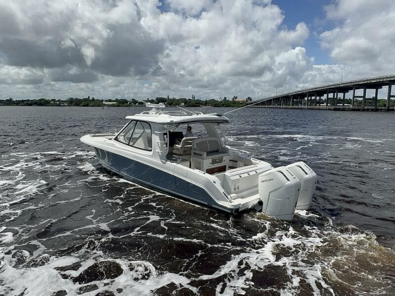 2023 Boston Whaler 380 Realm