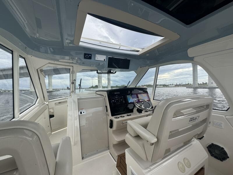 2023 Boston Whaler 380 Realm