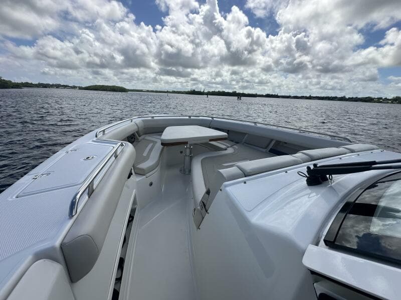 2023 Boston Whaler 380 Realm
