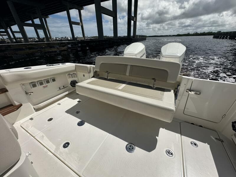 2023 Boston Whaler 380 Realm