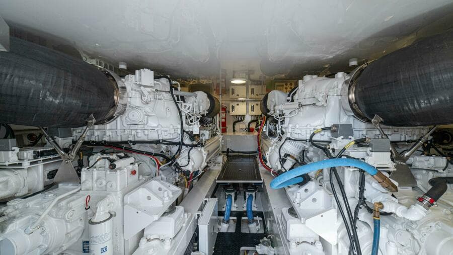 2017 62 Viking Convertible - Offensive