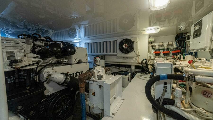 2017 62 Viking Convertible - Offensive