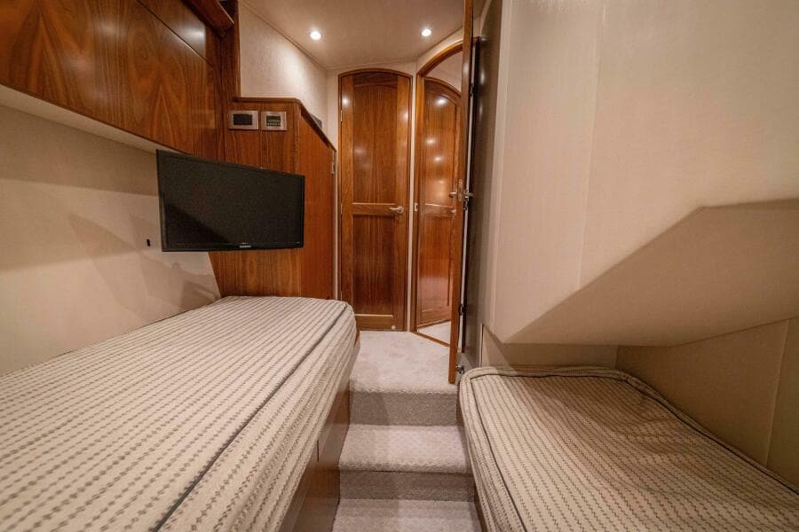 2017 62 Viking Convertible - Offensive