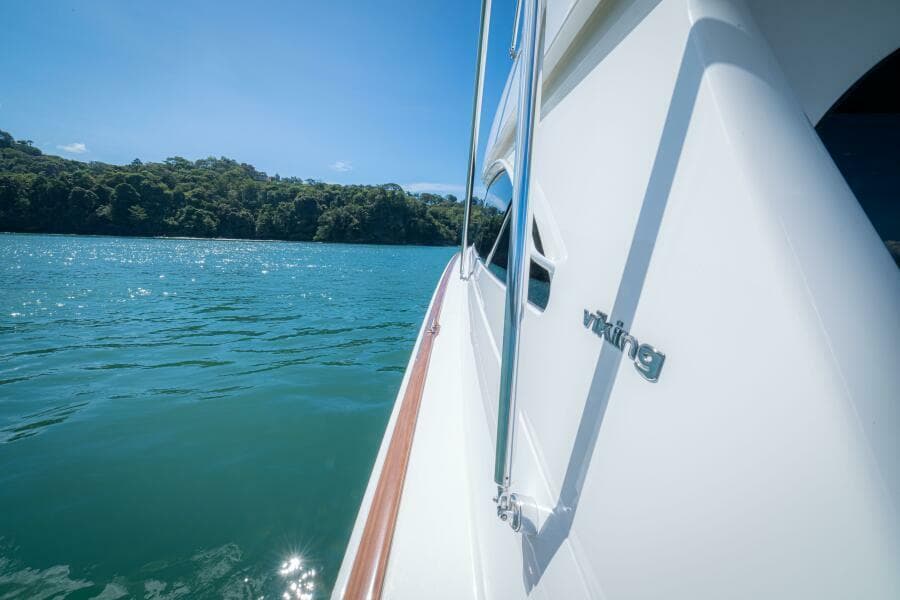 2017 62 Viking Convertible - Offensive