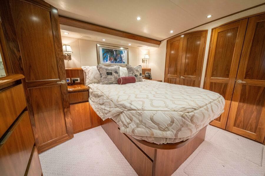 2017 62 Viking Convertible - Offensive