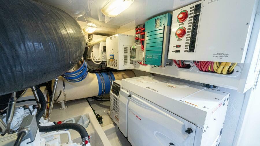 2017 62 Viking Convertible - Offensive