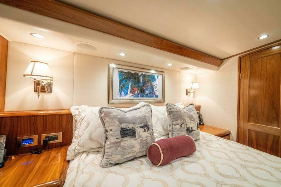 2017 62 Viking Convertible - Offensive