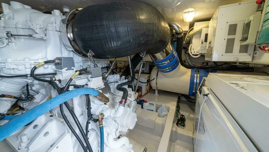 2017 62 Viking Convertible - Offensive