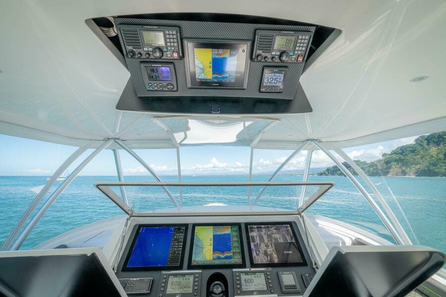 2017 62 Viking Convertible - Offensive