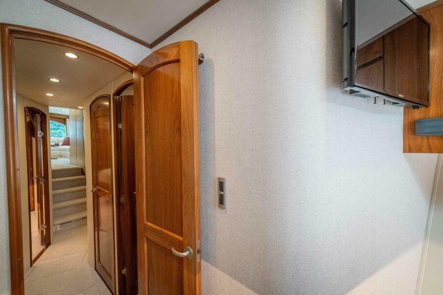 2017 62 Viking Convertible - Offensive