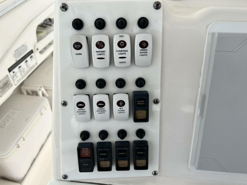 2012 Everglades 350 LX