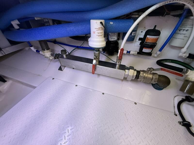 2012 Everglades 350 LX