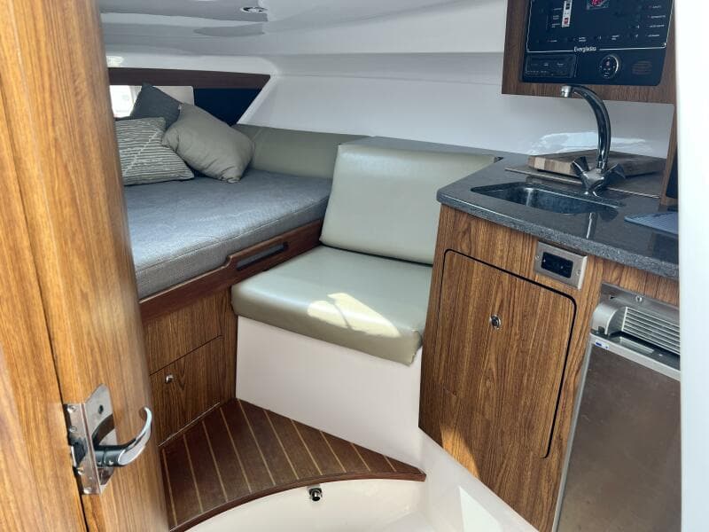 2012 Everglades 350 LX