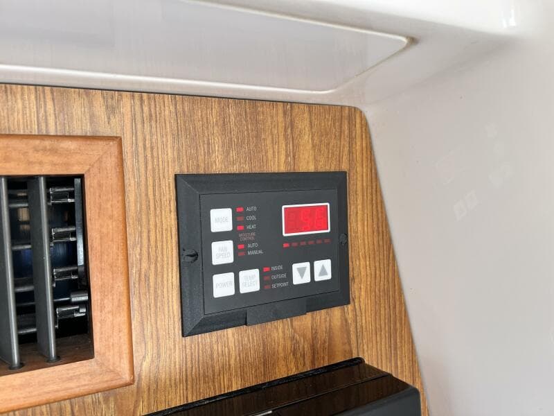 2012 Everglades 350 LX