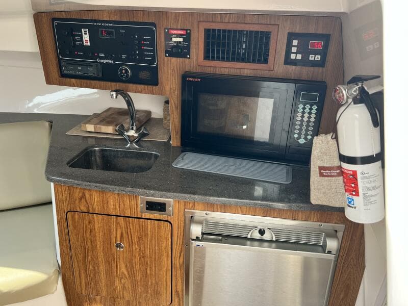2012 Everglades 350 LX