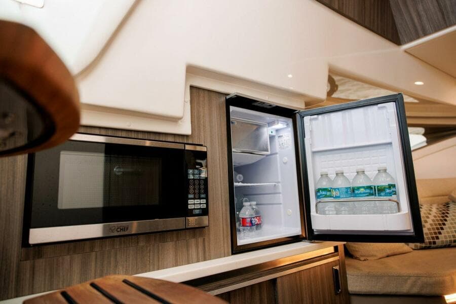 2022 Sea Ray 320 Sundancer OB