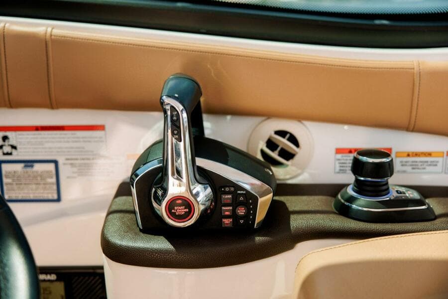 2022 Sea Ray 320 Sundancer OB