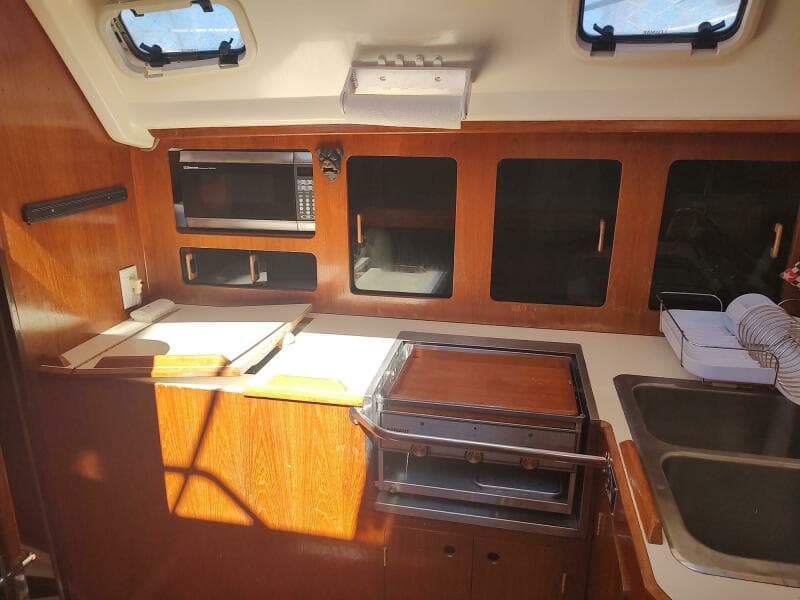 1987 Hunter 37 Legend