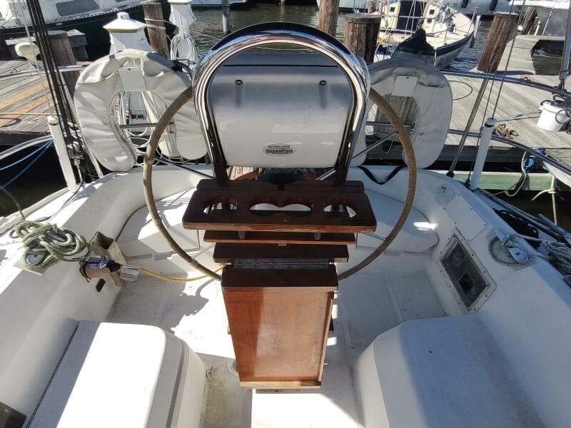 1987 Hunter 37 Legend