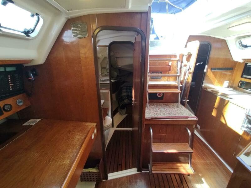 1987 Hunter 37 Legend