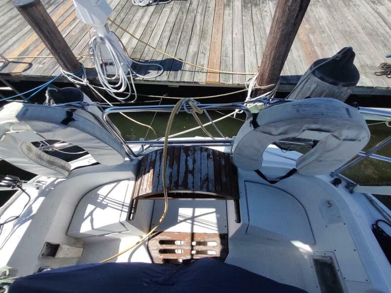 1987 Hunter 37 Legend