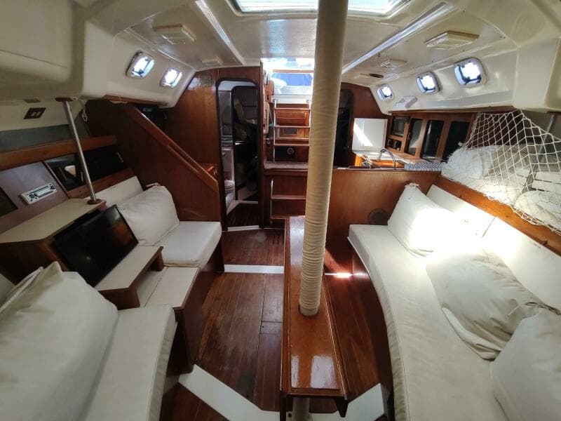 1987 Hunter 37 Legend