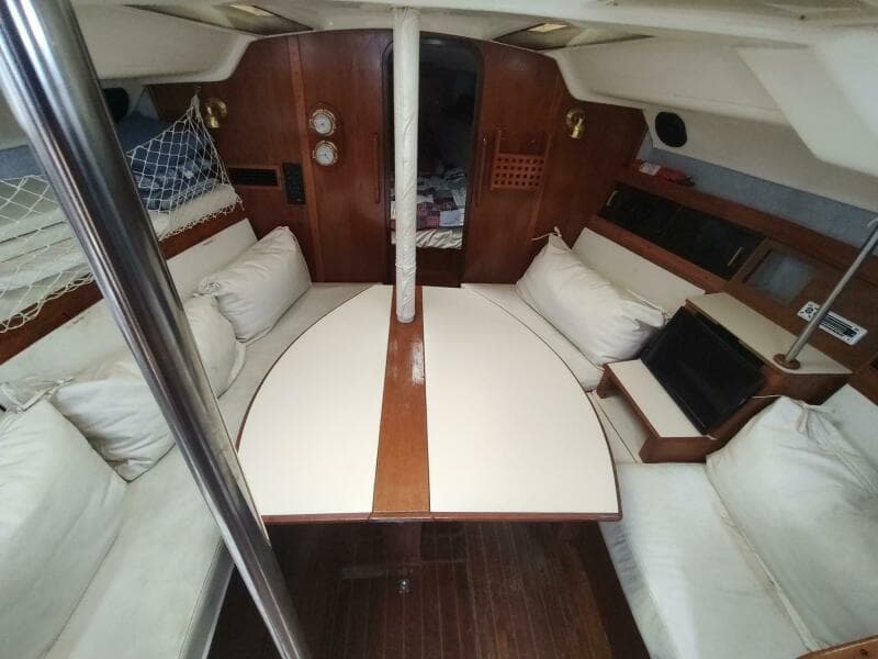 1987 Hunter 37 Legend