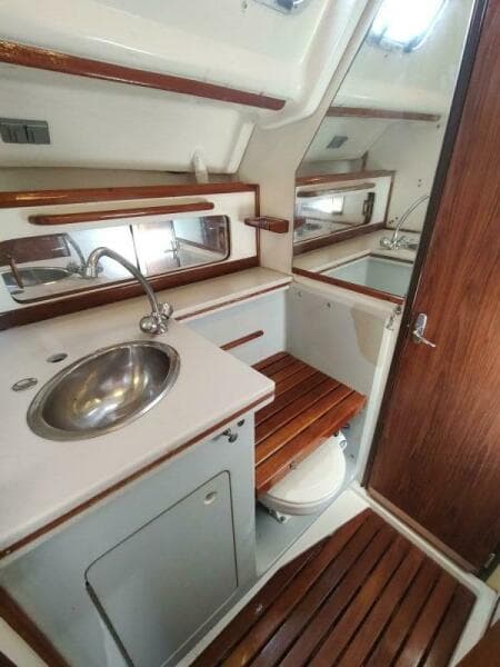 1987 Hunter 37 Legend