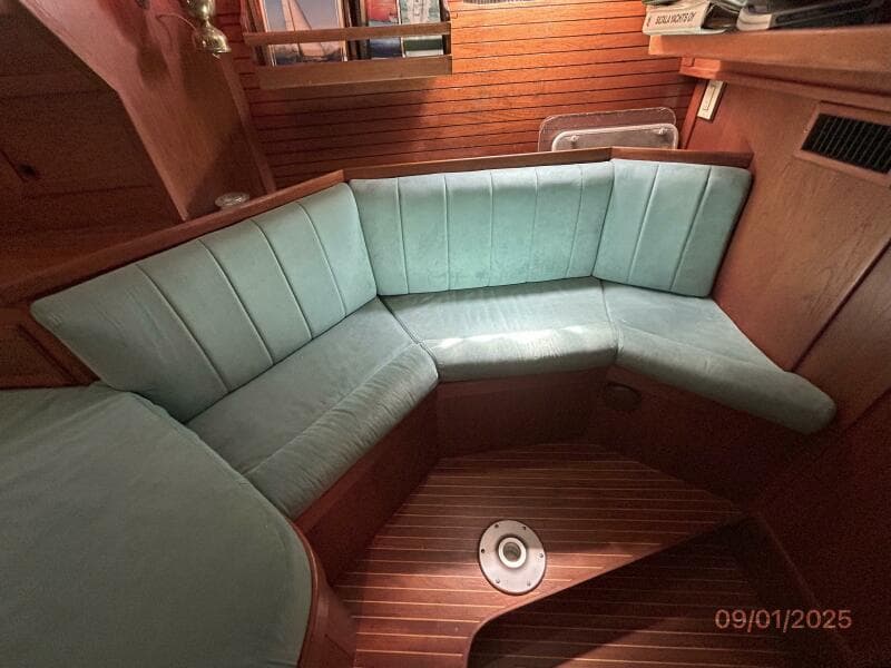40' Nauticat master stateroom port seating