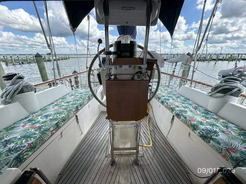 40' Nauticat cockpit aft