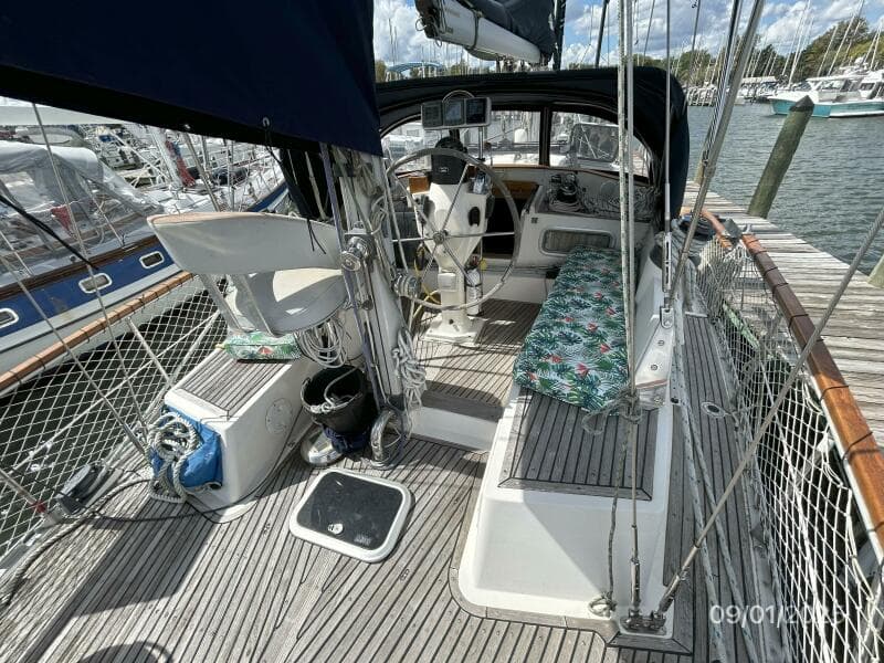40' Nauticat aftdeck forward