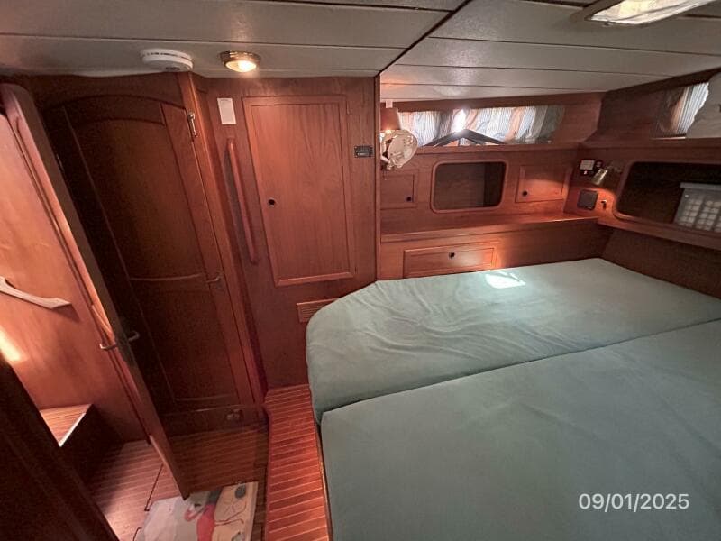 40' Nauticat master stateroom starboard