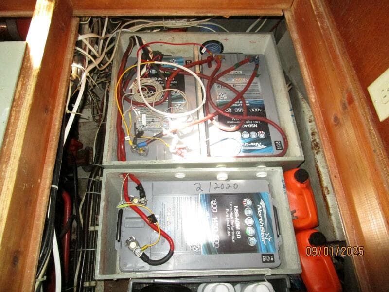 40' Nauticat battery banks