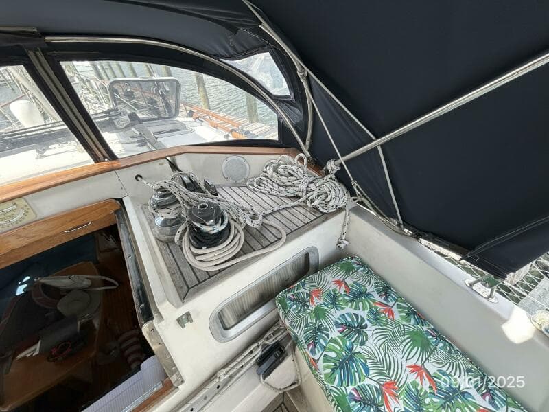 40' Nauticat cockpit starboard forward