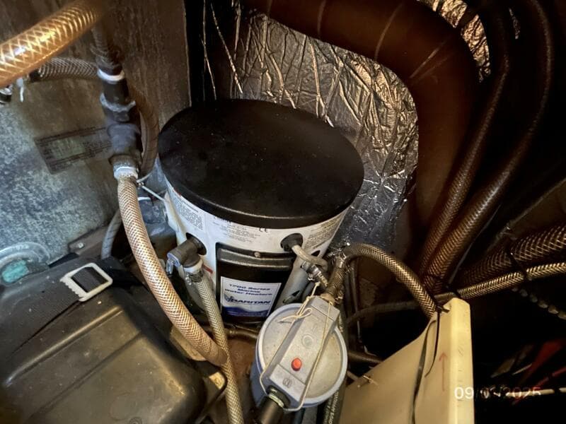 40' Nauticat water heater