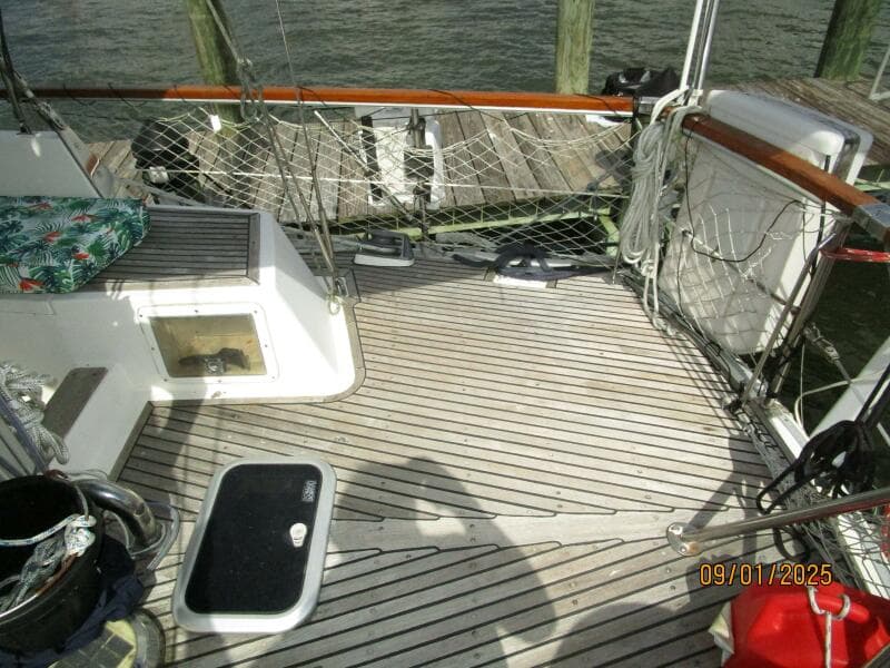 40' Nauticat aftdeck starboard