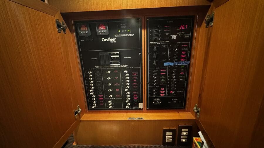 2002 Cavileer 48 Flybridge Sportfisherman