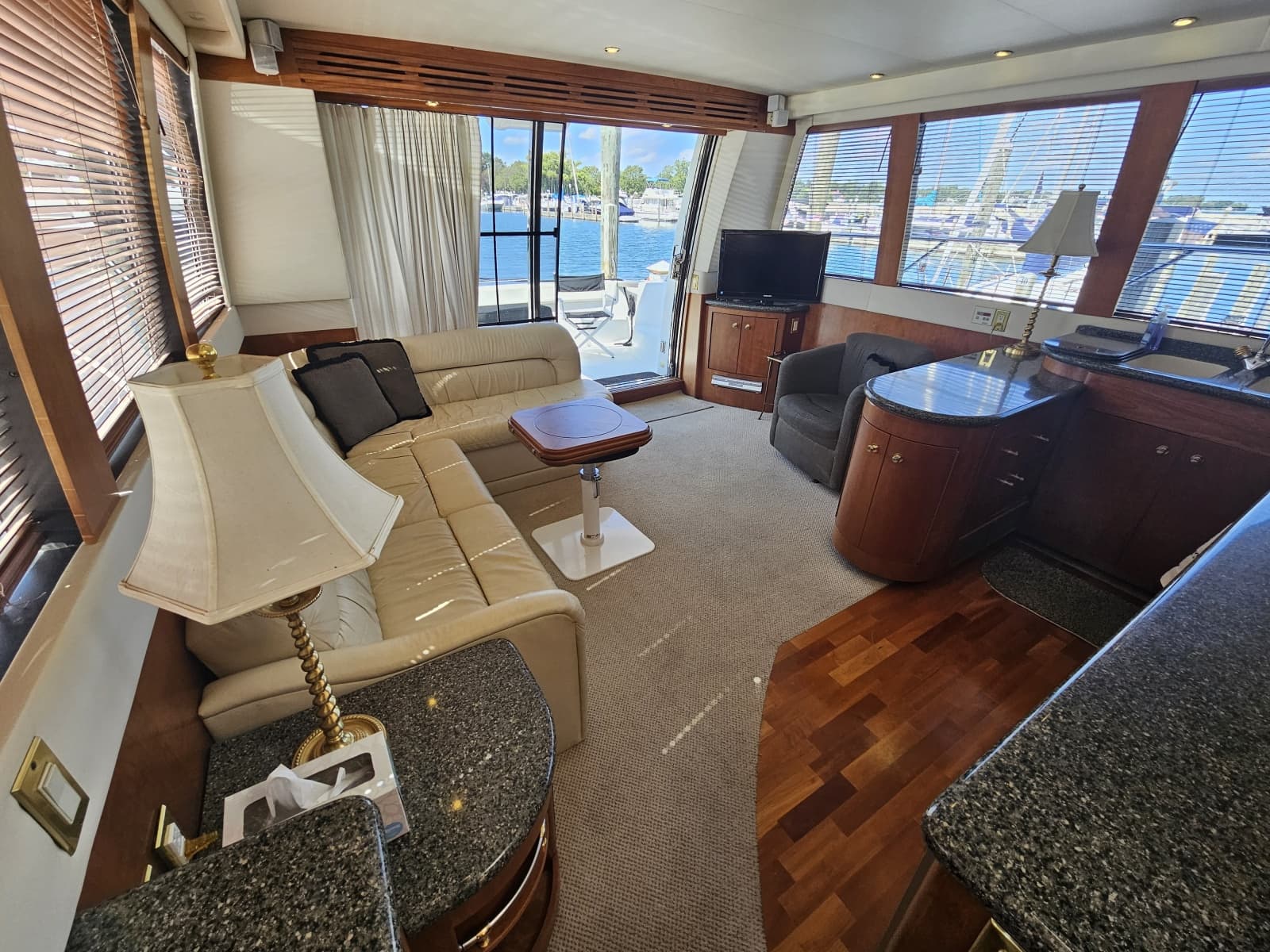 1999 Carver 530 Voyager