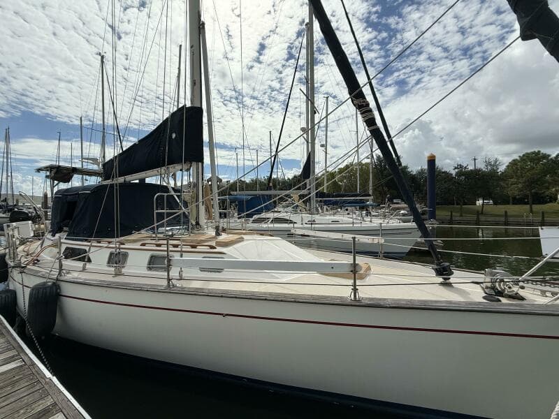 1988 Catalina Morgan 44 Center Cockpit