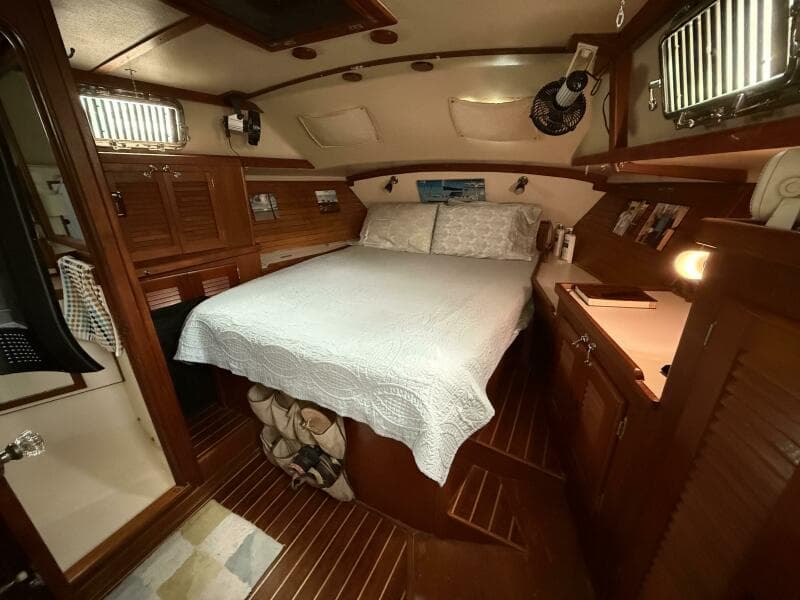 1988 Catalina Morgan 44 Center Cockpit