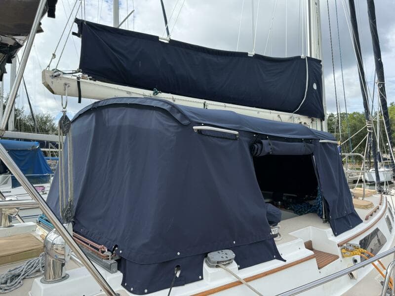 1988 Catalina Morgan 44 Center Cockpit