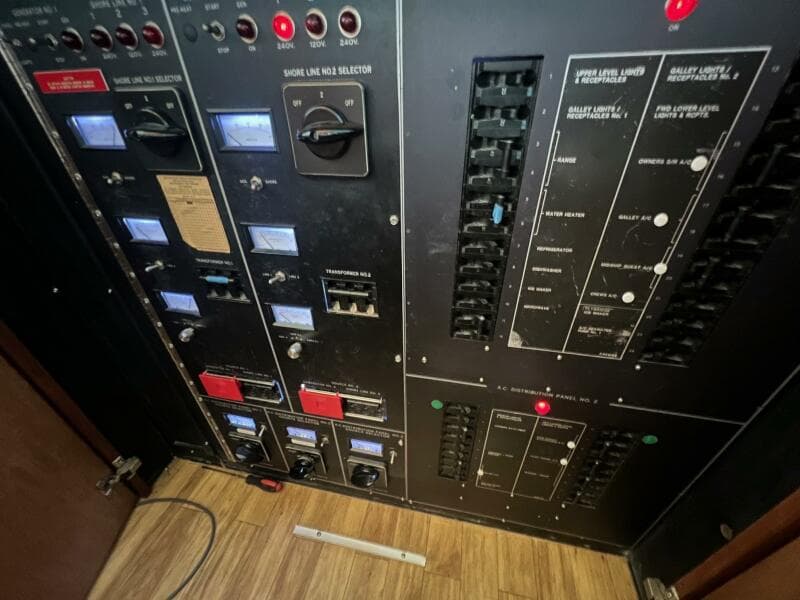 1988 Hatteras Motor Yacht