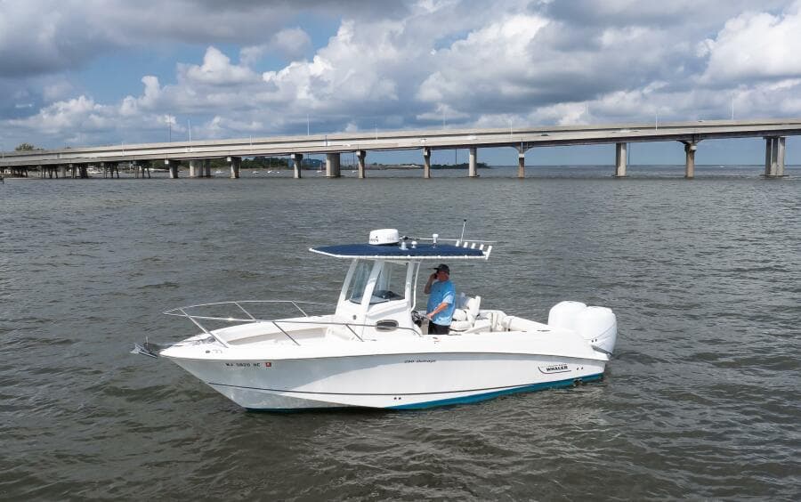 2010 Boston Whaler 250 Outrage