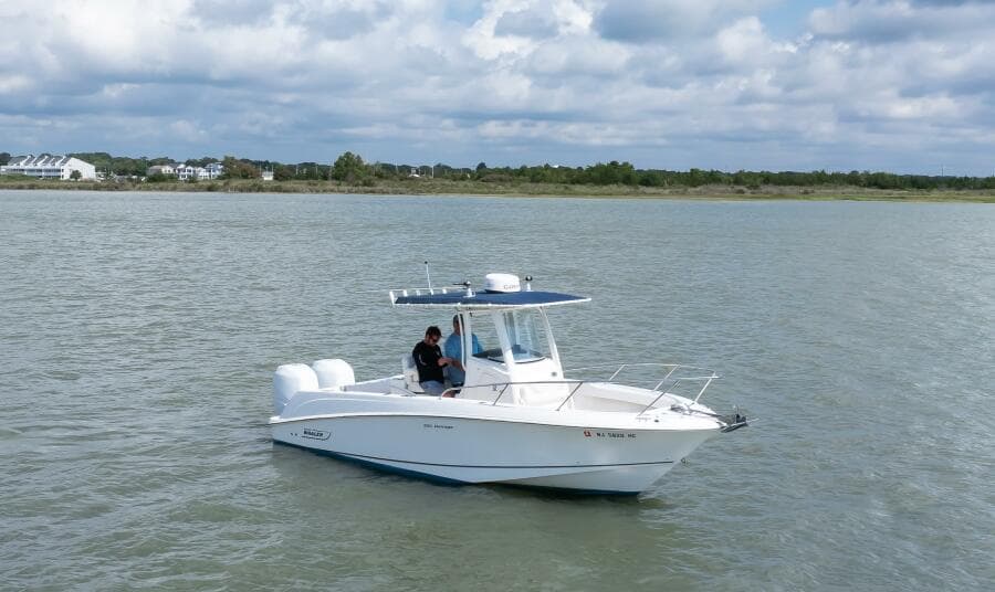 2010 Boston Whaler 250 Outrage
