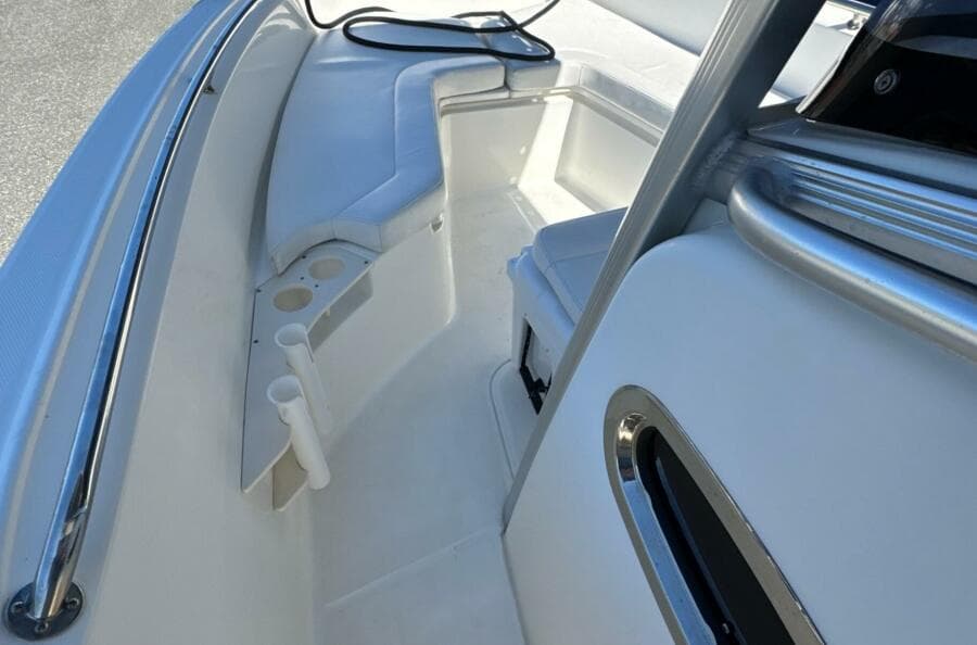 2014 Boston Whaler 220 Outrage
